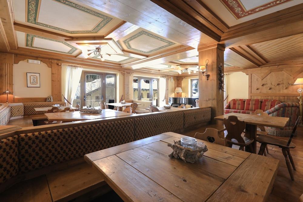 Hotel Perla مادونا دي كامبيليو المظهر الخارجي الصورة
