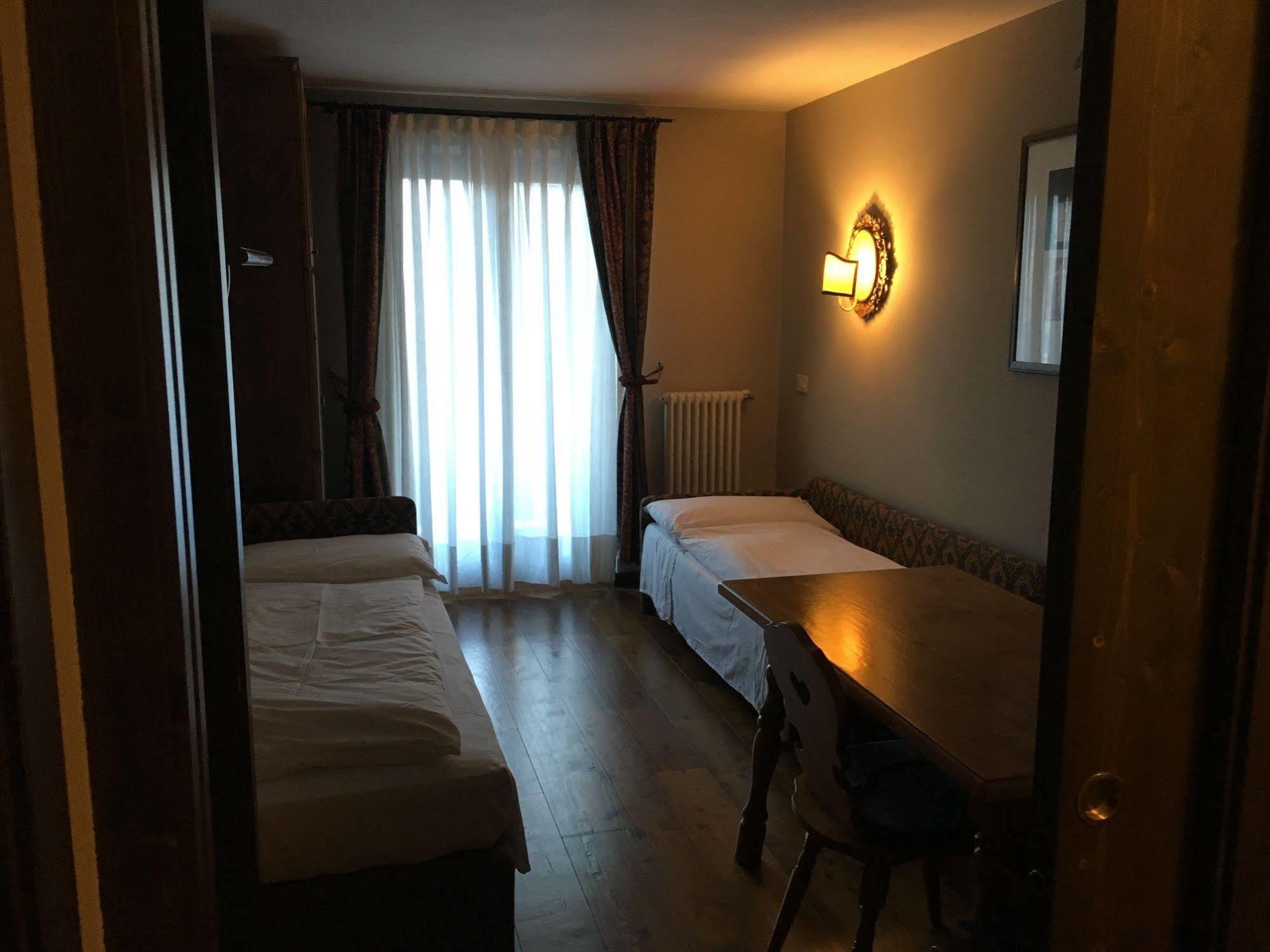 Hotel Perla مادونا دي كامبيليو المظهر الخارجي الصورة