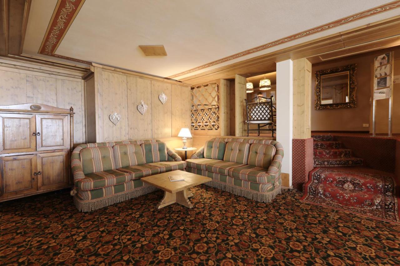 Hotel Perla مادونا دي كامبيليو المظهر الخارجي الصورة